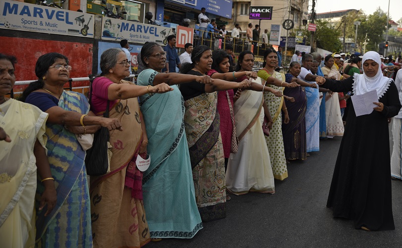 インド 女人禁制 寺院 女性参拝めぐり暴動 週刊金曜日オンライン