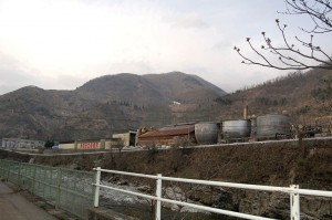 岐阜県の三井金属鉱業（現、神岡鉱業）工場付近。植生が完全に回復しない。（撮影／まさのあつこ）