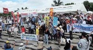 名護市辺野古では６月28日、新基地建設に反対する海上デモと抗議集会が行なわれた。（撮影／本誌取材班）