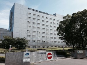 茨城県つくば市にある独立行政法人物質・材料研究機構の本部棟。（撮影／片岡伸行）