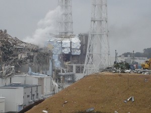 2011年３月15日の福島第一原子力発電所４号機。当日の事実究明が欠かせない。（提供／東電）