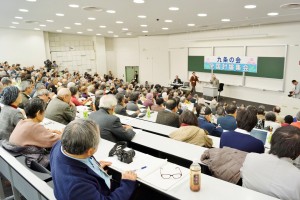 東京都内で約450人が参加して開かれた、「九条の会全国討論集会」。（撮影／編集部）