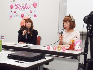 シンポジウムでのろくでなし子さん（右）と柴田英里さん。（撮影／本誌取材班）