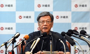 埋め立て承認取り消しを表明した翁長雄志知事。（９月14日、沖縄県庁。撮影／本誌取材班）