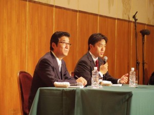 当選会見する松井一郎氏（左）、吉村洋文氏。（撮影／粟野仁雄）