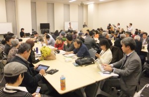 約100人が集まった判決後の報告集会。（11月18日、東京都千代田区・参議院議員会館。写真／林克明）