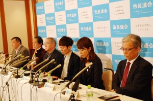 12月20日「市民連合」記者会見。奥から中野晃一氏、佐藤学氏ら。一番手前が山口二郎氏。（撮影／林克明）