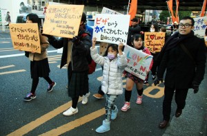 渋谷周辺をパレードする非正規滞在の子どもら。（撮影／斉藤円華）