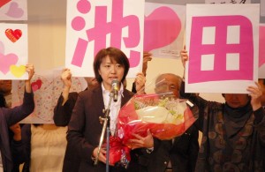 ３月５日、北海道札幌市の市民集会で挨拶する池田真紀氏。（撮影／木村嘉代子）