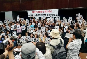 会場には日米地位協定改定や基地撤去を求める声が渦巻いた。５月26日、東京千代田区。（写真／坂本洋子）