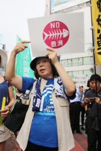 豊洲移転反対デモに参加する水谷和子さん。２０１５年９月、東京都内。（撮影／永尾俊彦）