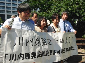 ８月10日、福岡地裁に入る原告弁護団ら。（撮影／伊田浩之）